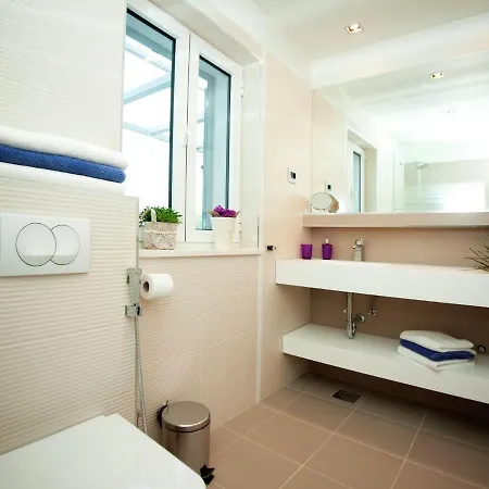 Appartement Modern With Private Pool In
