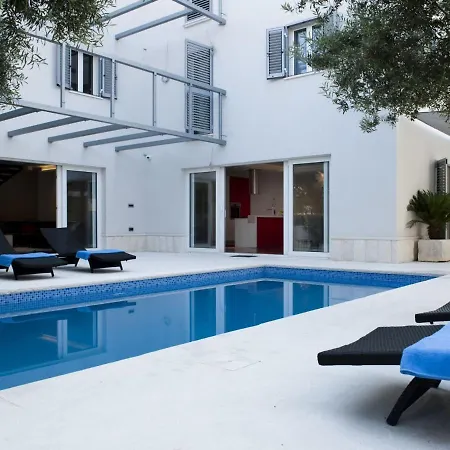 Appartement Modern With Private Pool In