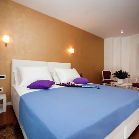 Modern With Private Pool In Appartement
