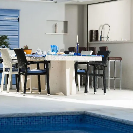 Modern With Private Pool In *