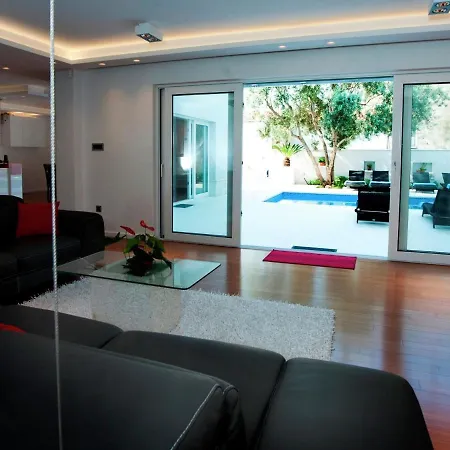 Modern With Private Pool In